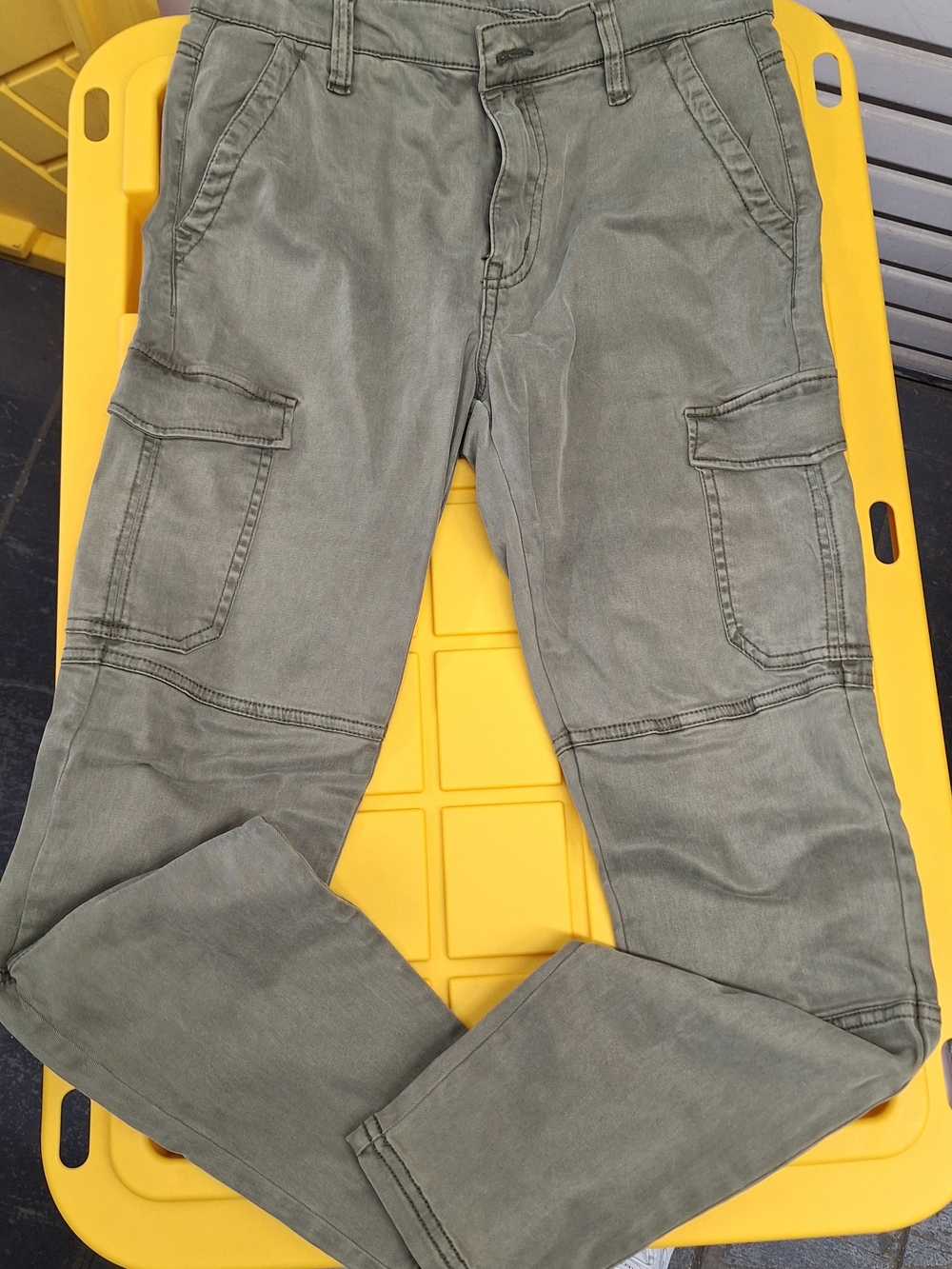H&M Women's Cargo Pants in Olive Green